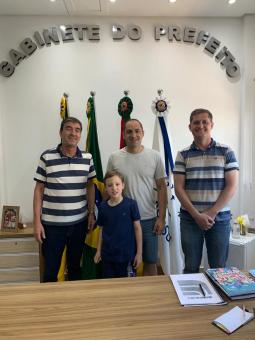 Administração Municipal recebe visita das famílias Andreatta e Poletto