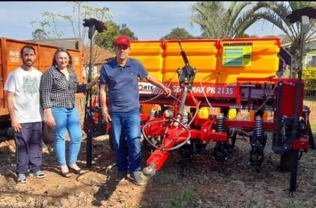 Município concede utilização de equipamentos agrícolas para duas associações