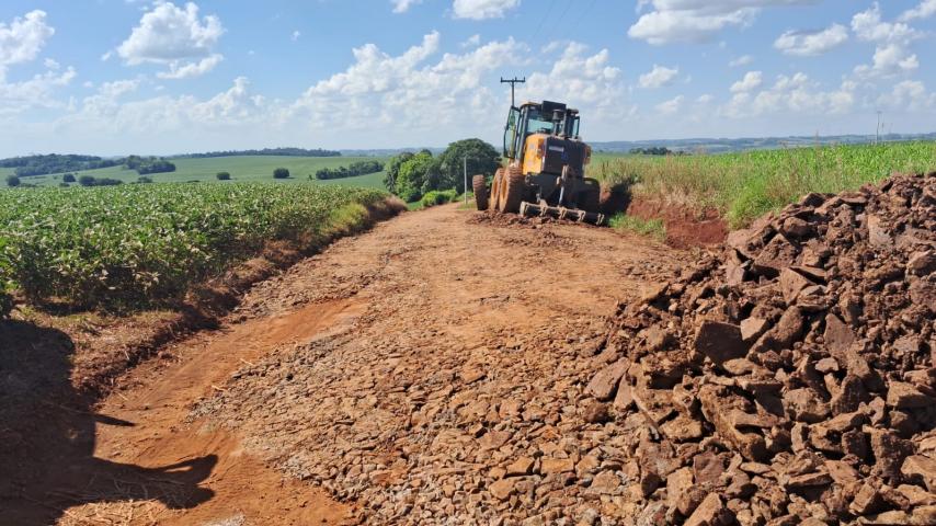 Prefeitura de Jóia intensifica recuperação de estradas no interior do município